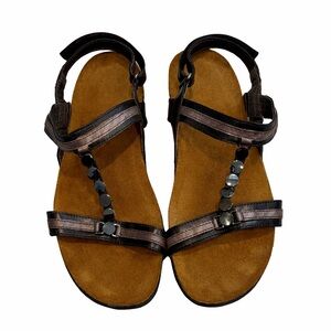 Naot Metallic Jeweled Strap Comfort Sandals Size 39 (US 8–8.5)